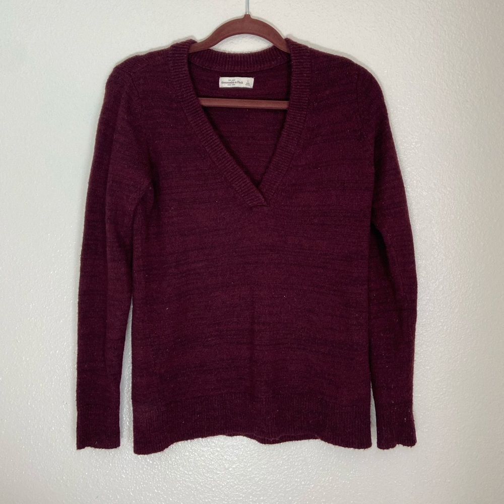Abercrombie long sleeve v neck sweater large